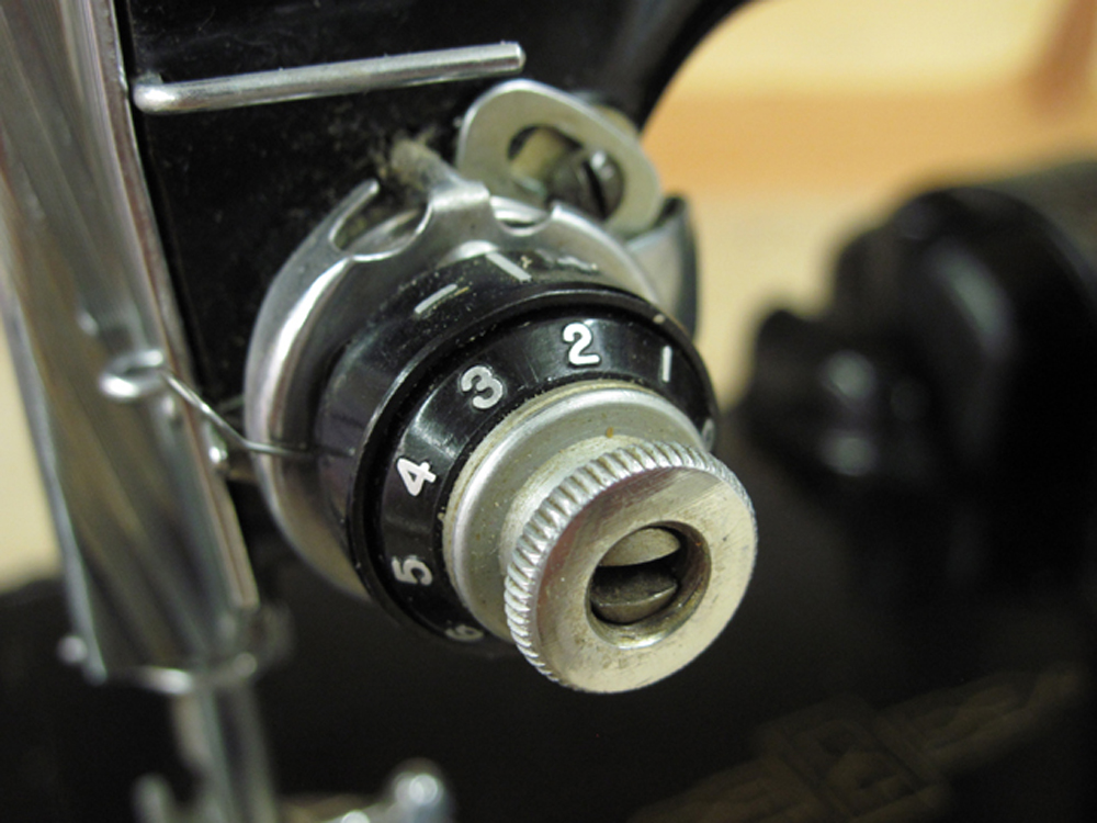A closeup of the thread tension dial.