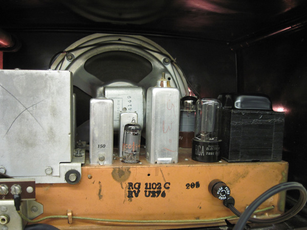 Back view of the restored radio. The tubes are glowing.